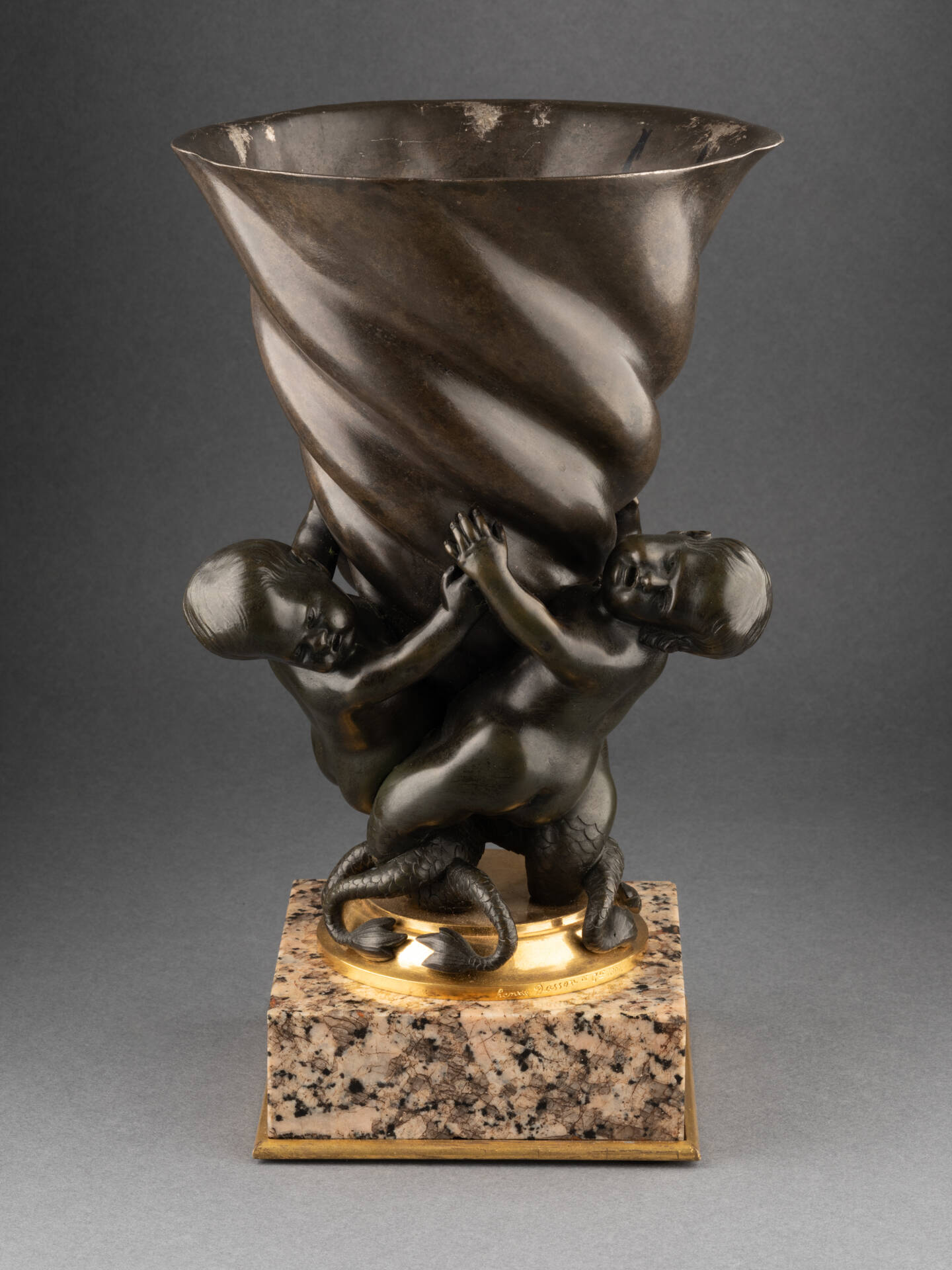 Vase en bronze signé Henry Dasson (1825-1896) et daté 1891