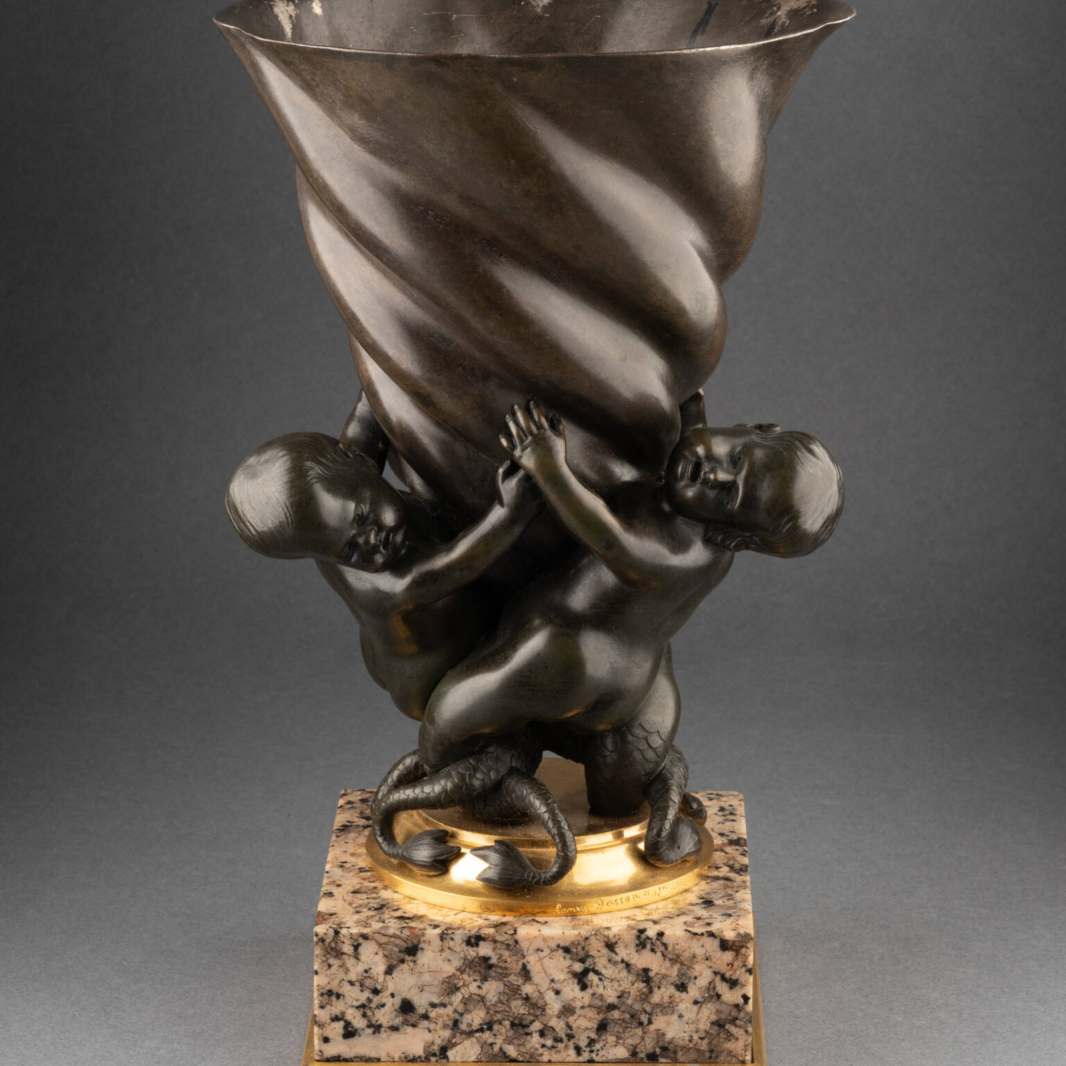 Vase en bronze signé Henry Dasson (1825-1896) et daté 1891