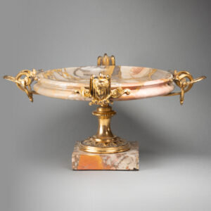 Coupe en marbre enchâssée dans une monture en bronze doré, XIXe siècle