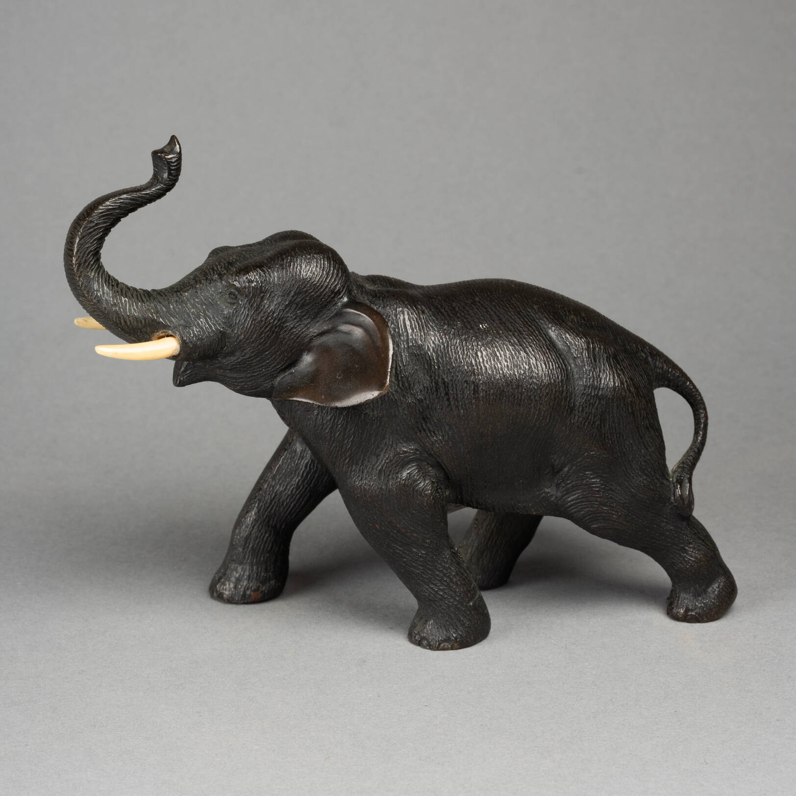 Éléphant en bronze, XIXe siècle