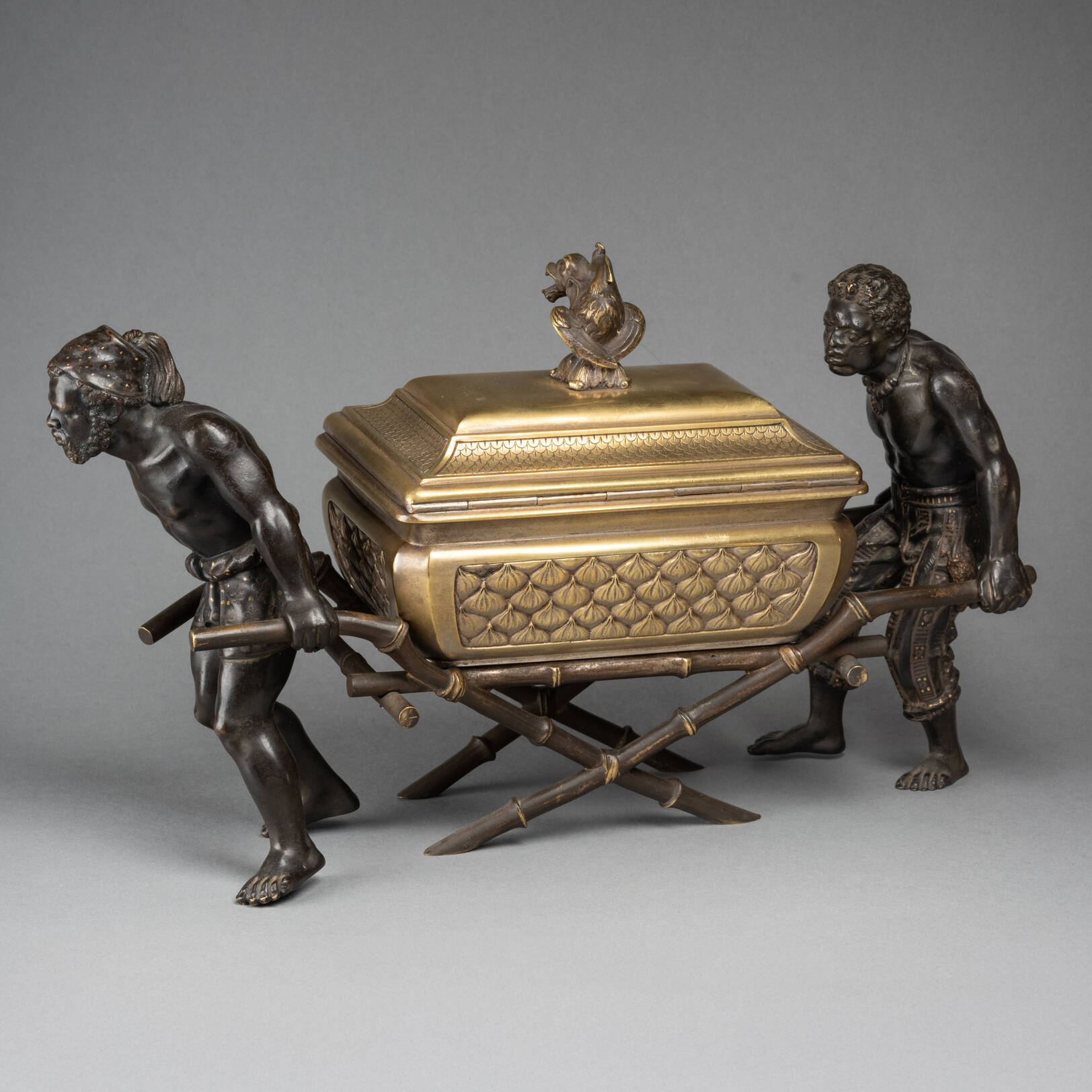 Arche d’Alliance portée par deux Éthiopiens, bronze du XIXe siècle 