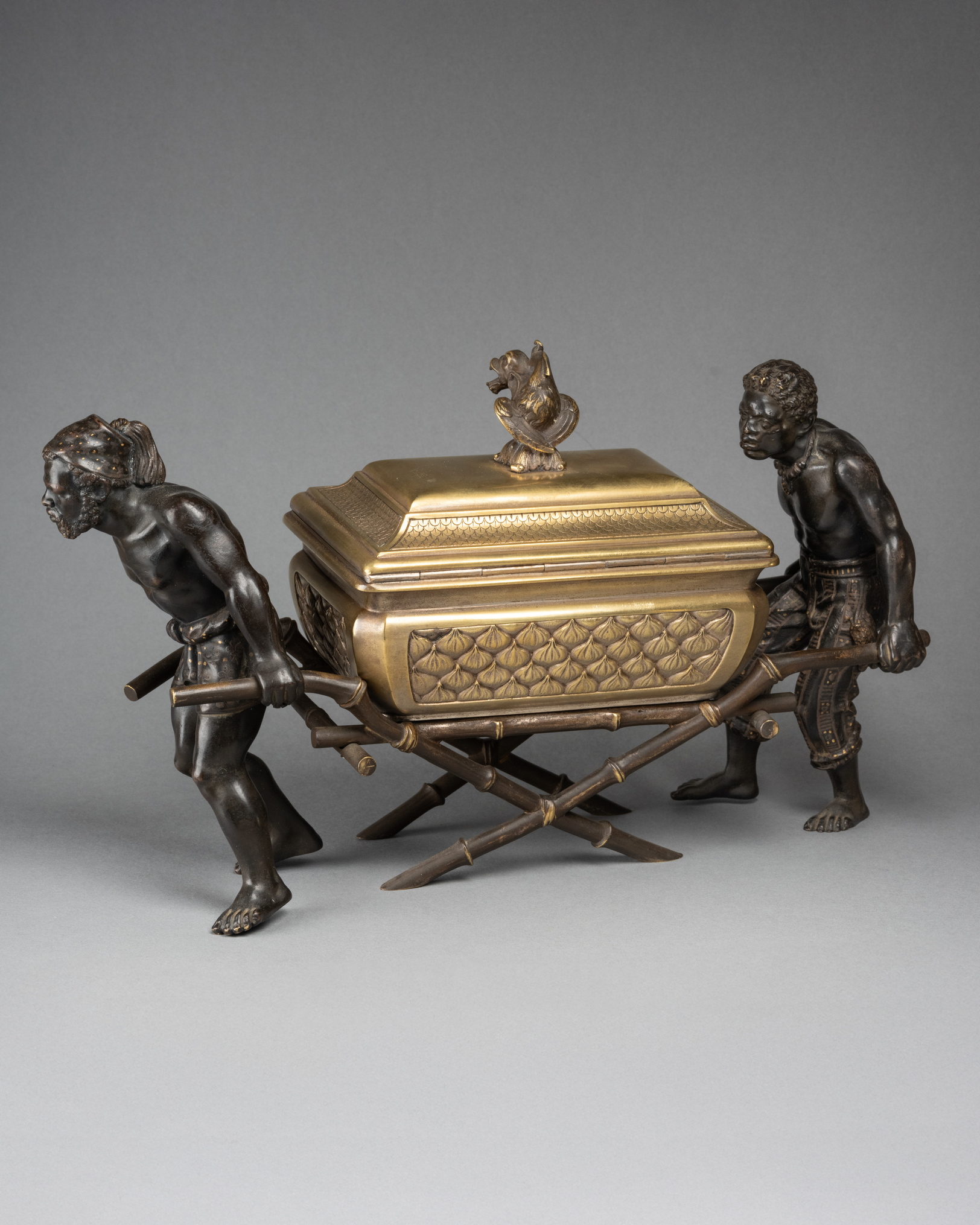 Arche d’Alliance portée par deux Éthiopiens, bronze du XIXe siècle