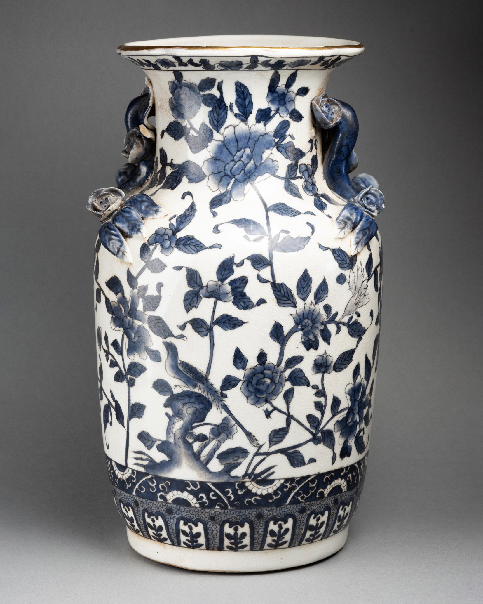Vase dans le goût chinois en porcelaine craquelée, XXe siècle