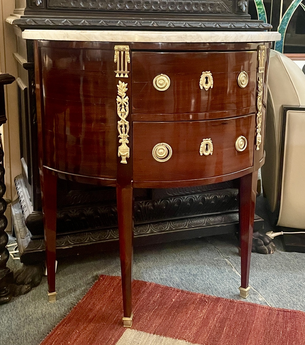 Console demie lune en acajou estampillée Claude-Mathieu Magnien (1741 - 1829), XVIIIe siècle