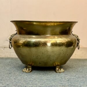 Jardinière en laiton martelé, XIXe siècle