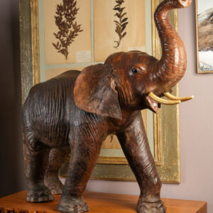 Grand éléphant en cuir, XXe siècle