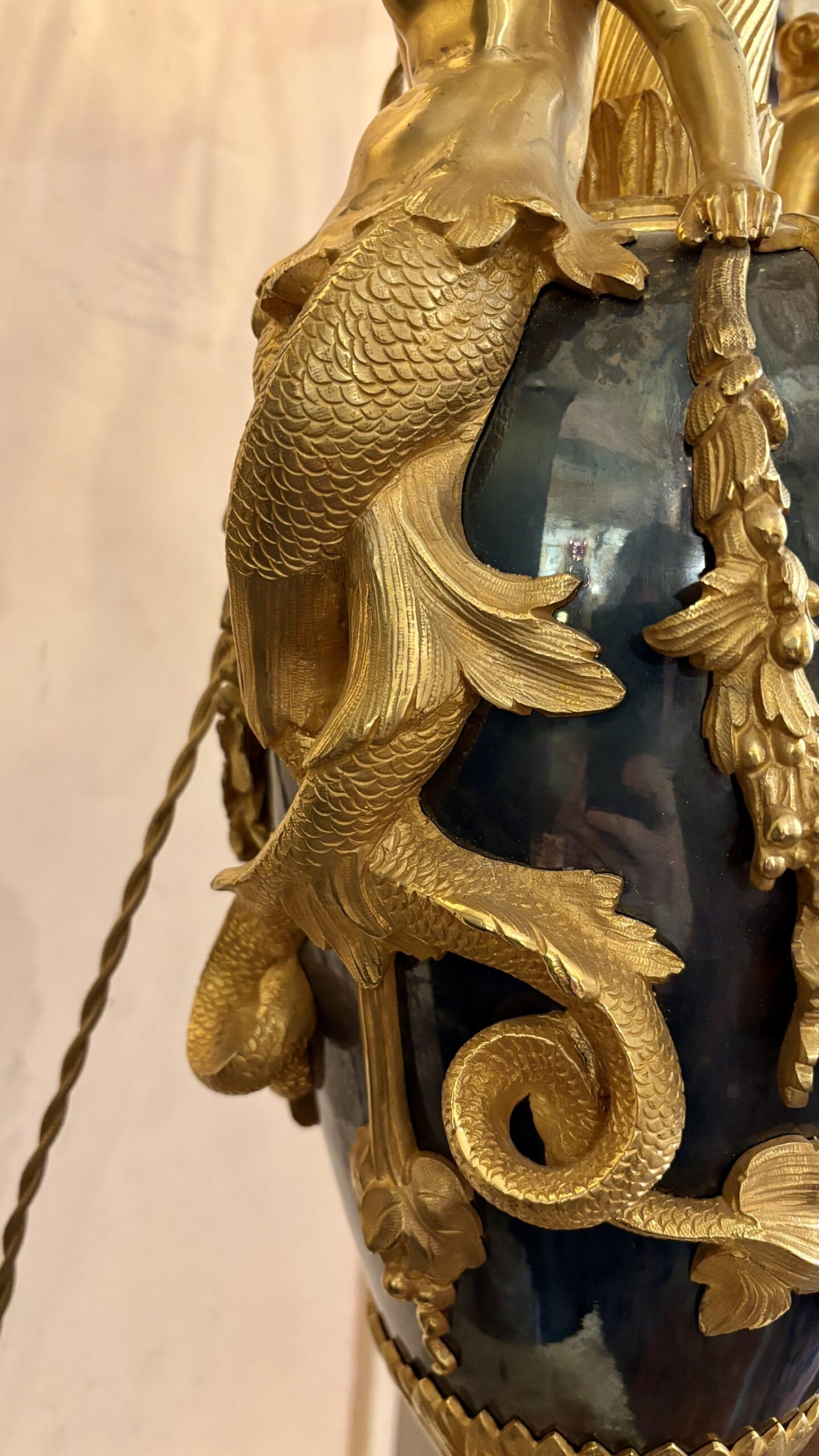 Grande lampe vase aux sirènes, XIXe siècle