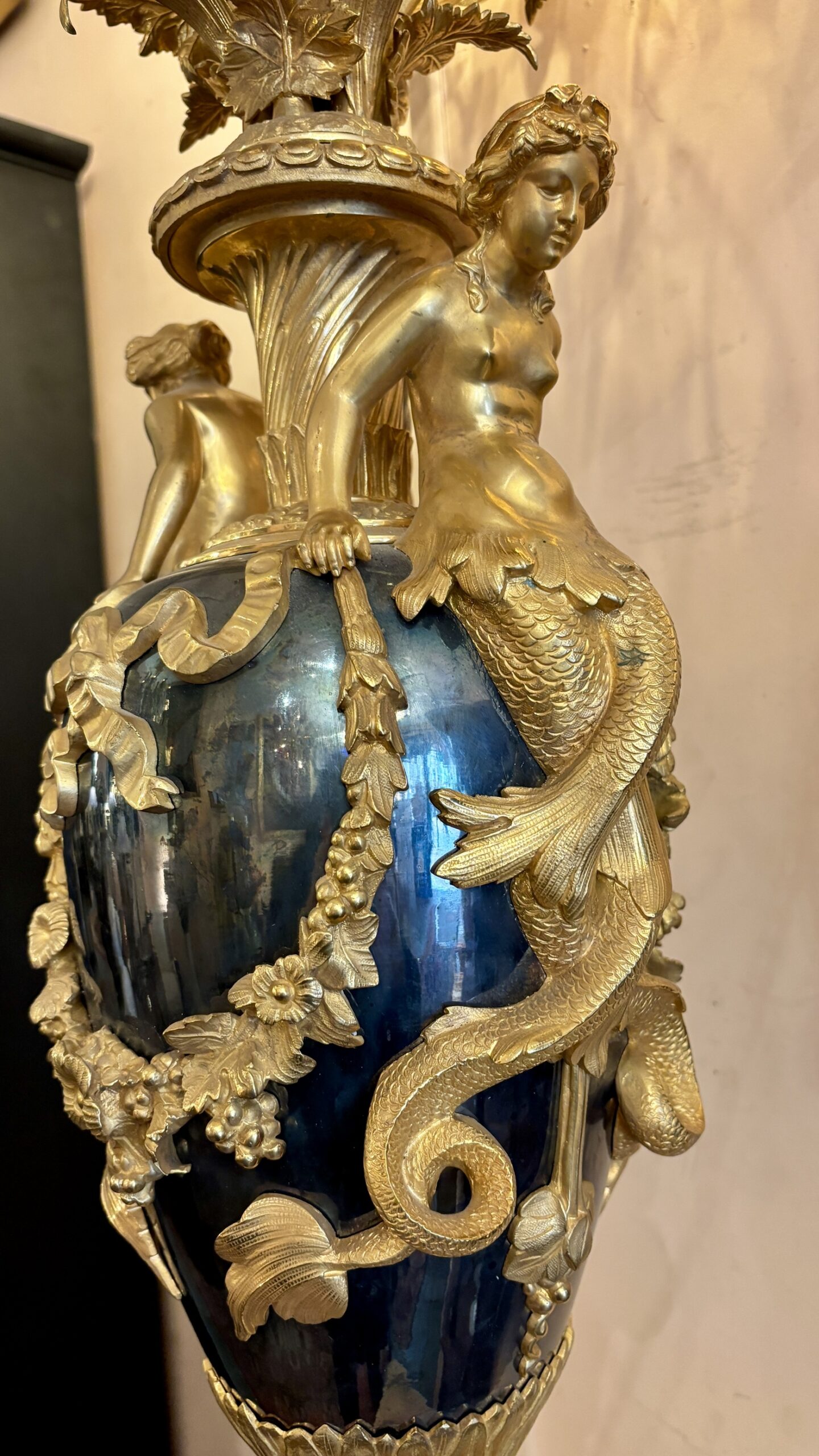 Grande lampe vase aux sirènes, XIXe siècle