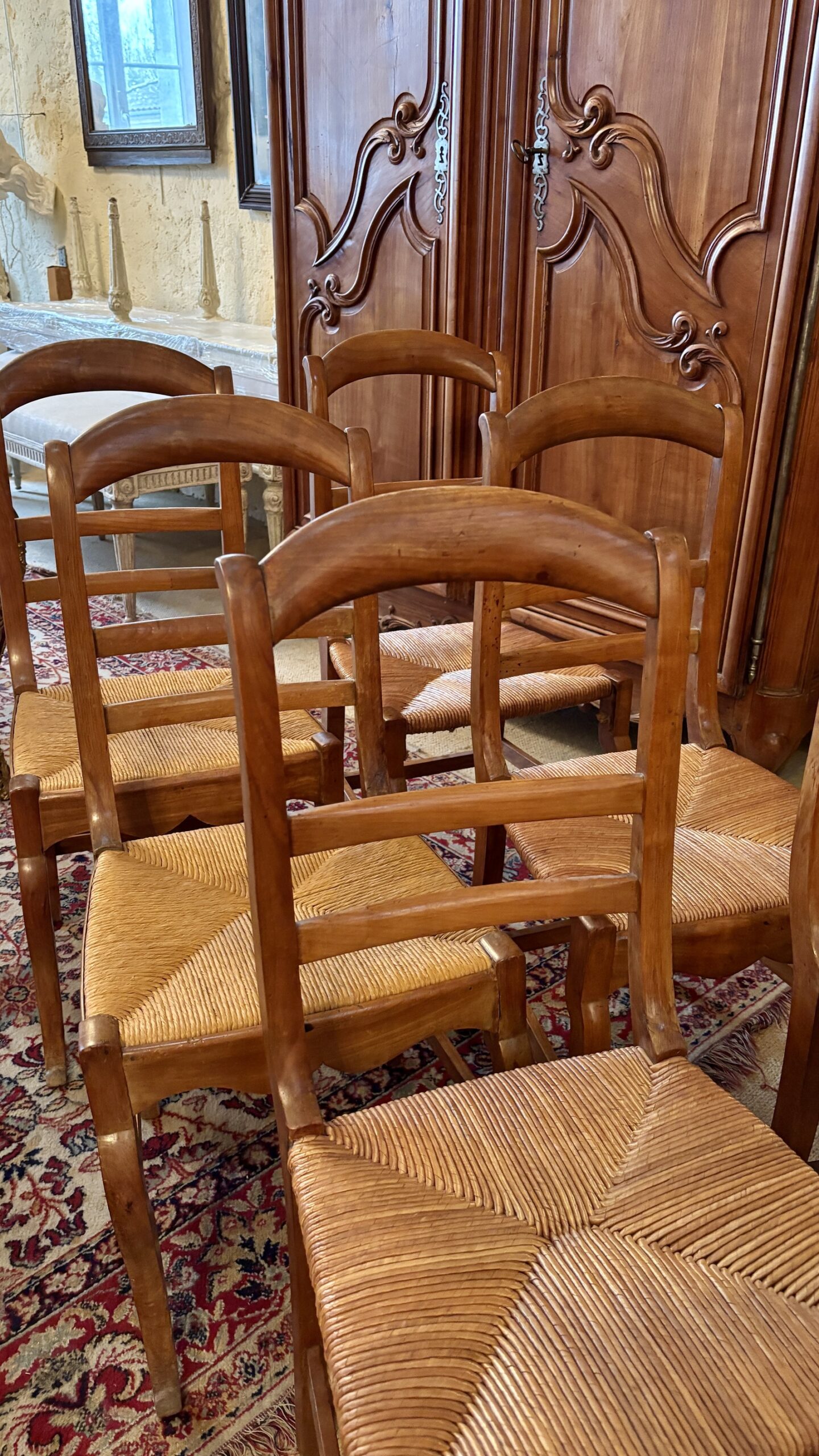 Suite de six (6) chaises paillées style Louis-Philippe, début XXe siècle