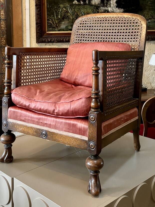 Fauteuil style Chippendale en très bon état.