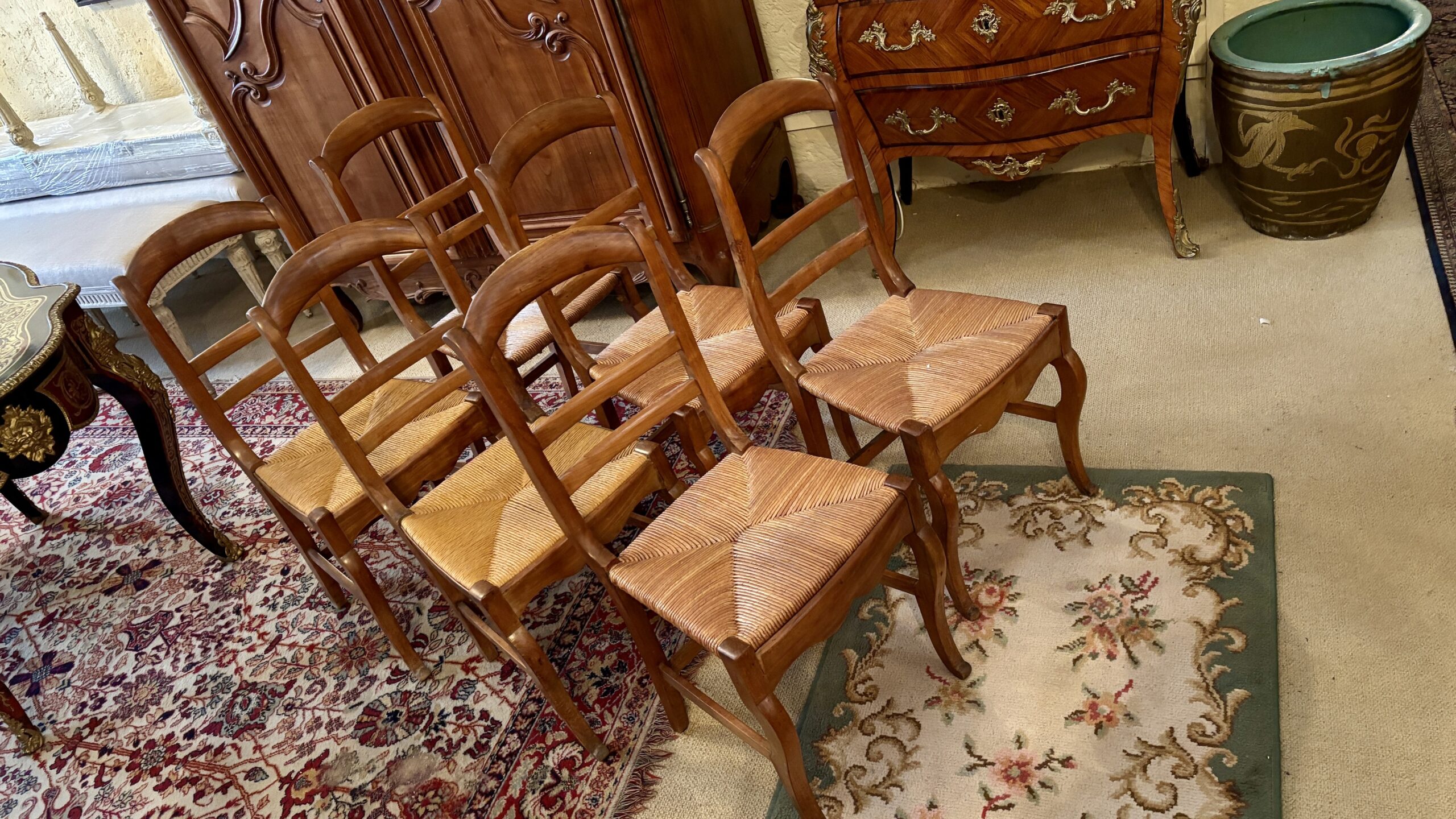 Suite de six (6) chaises paillées style Louis-Philippe, début XXe siècle