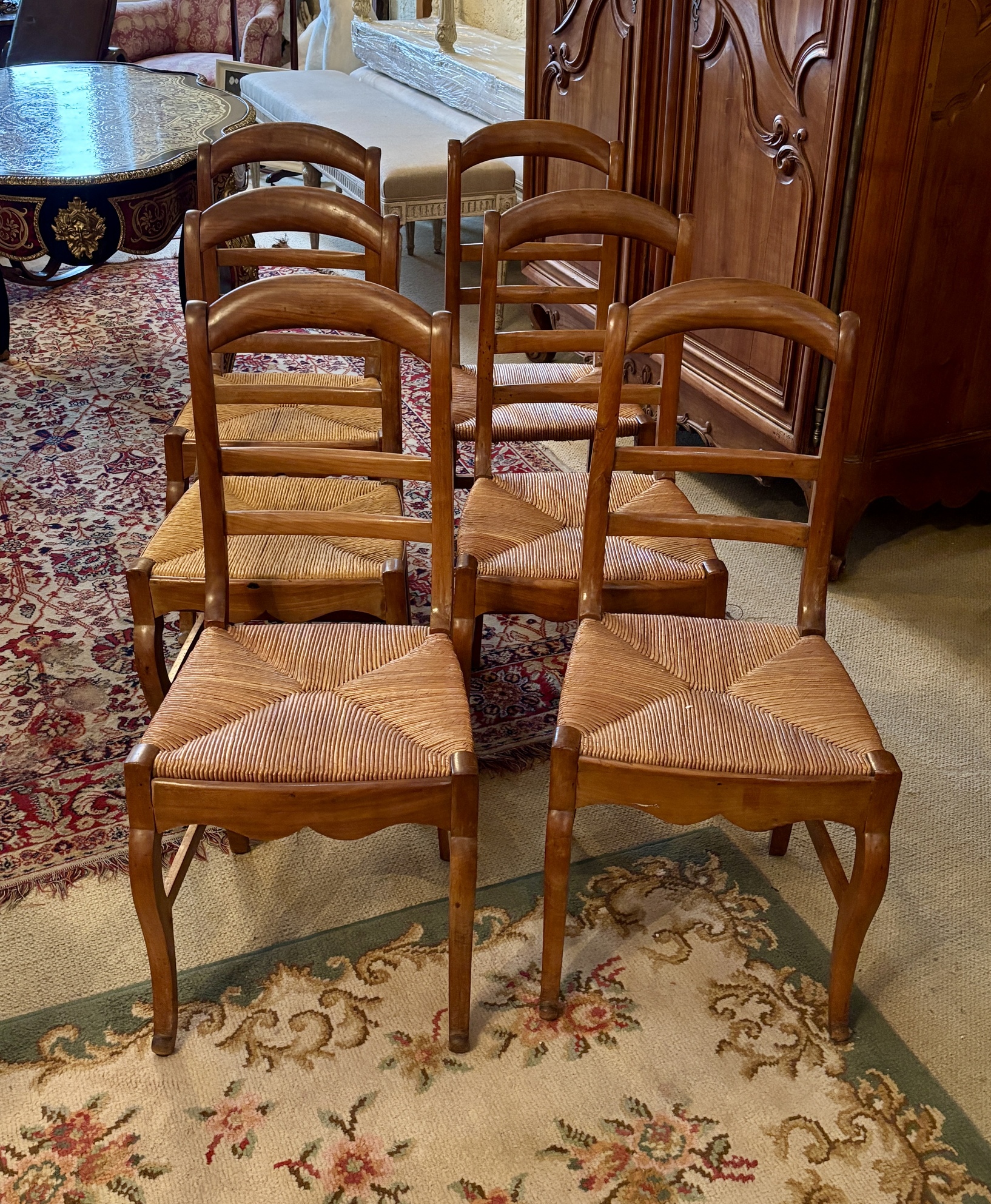 Suite de six (6) chaises paillées style Louis-Philippe, début XXe siècle