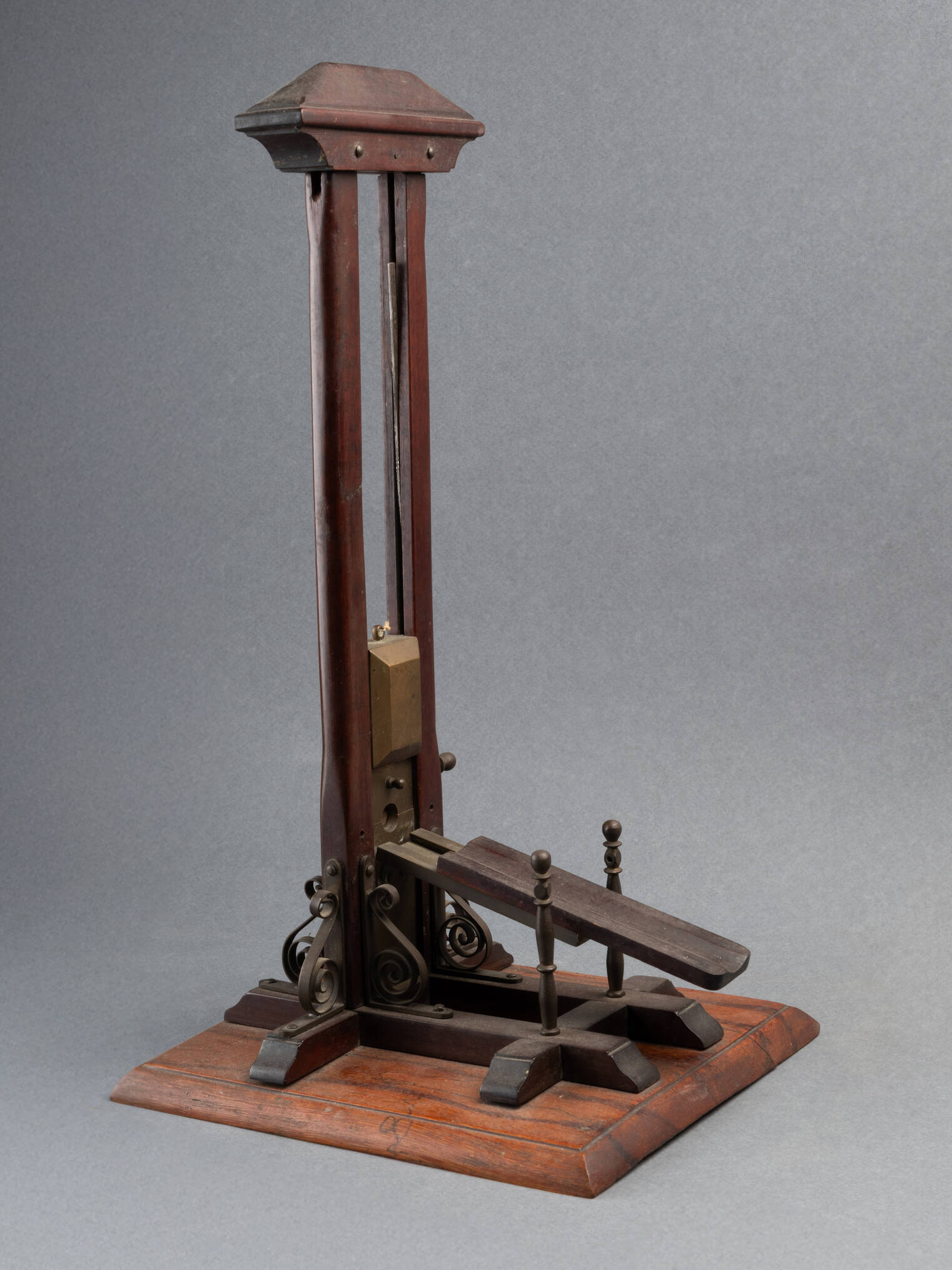 Réplique miniature d’une guillotine, XIXe siècle