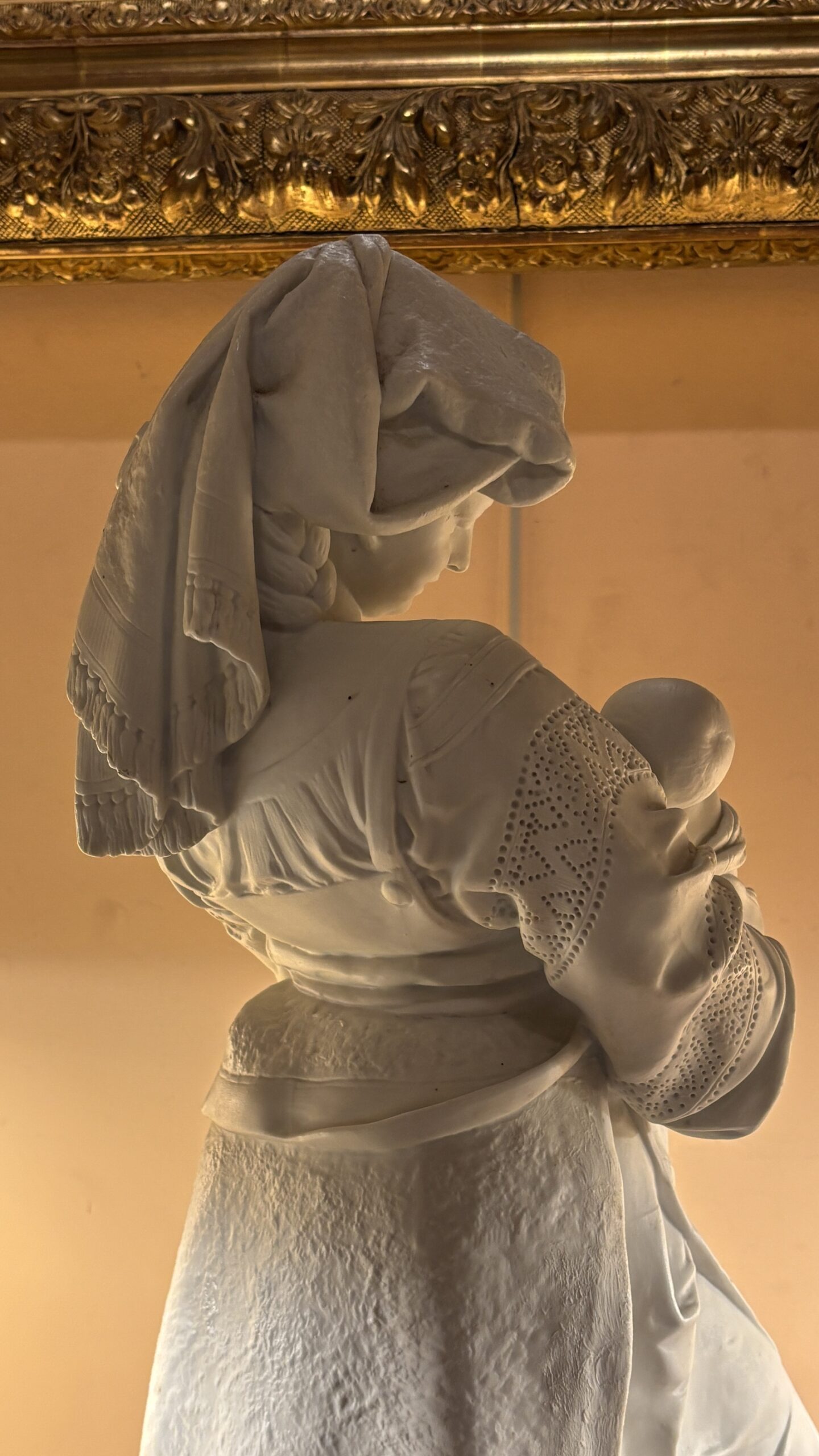 Albert Carrier-Belleuse (1824 - 1887), Sculpture en biscuit d’une femme allaitant, XIXe siècle