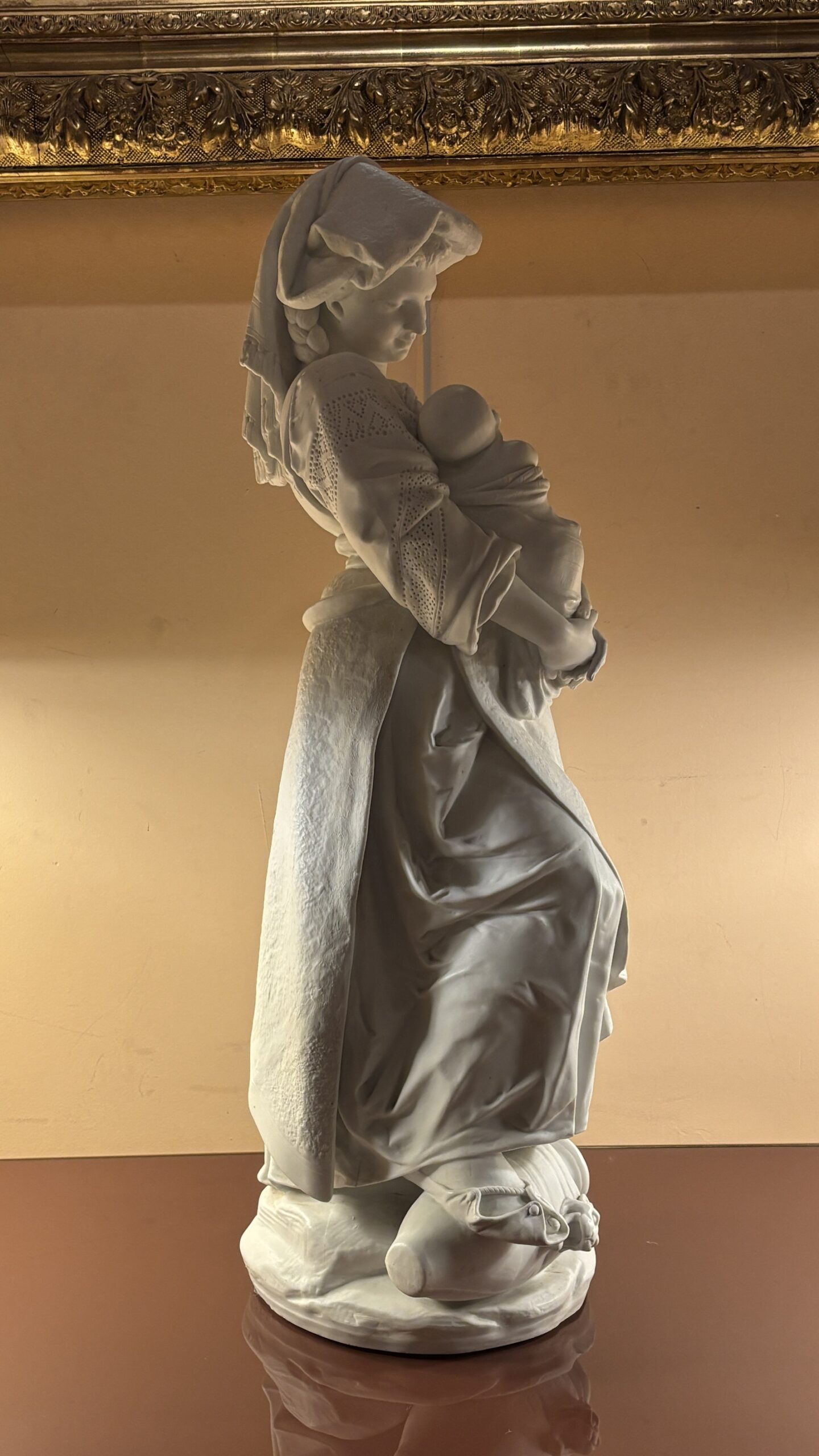 Albert Carrier-Belleuse (1824 - 1887), Sculpture en biscuit d’une femme allaitant, XIXe siècle Albert Carrier-Belleuse (1824 - 1887), Sculpture en biscuit d’une femme allaitant, XIXe siècle