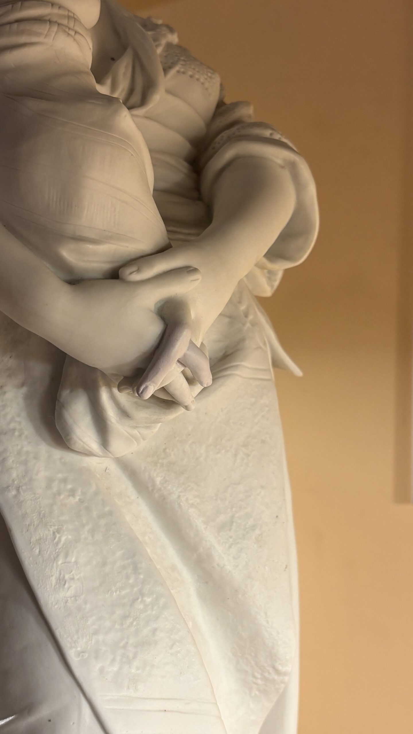 Albert Carrier-Belleuse (1824 - 1887), Sculpture en biscuit d’une femme allaitant, XIXe siècle