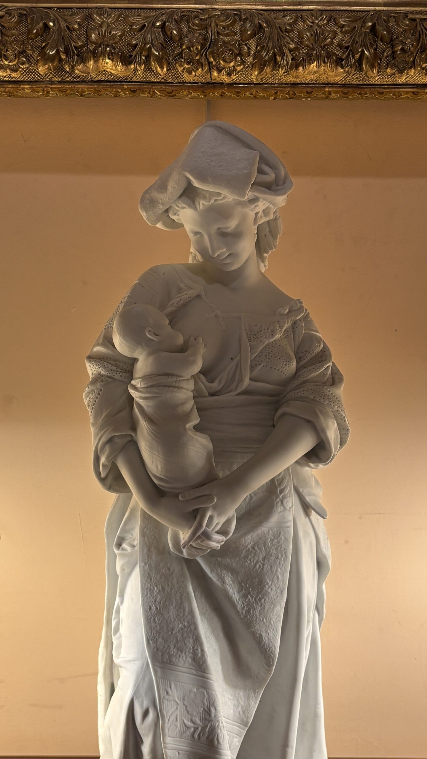 Albert Carrier-Belleuse (1824 - 1887), Sculpture en biscuit d’une femme allaitant, XIXe siècle