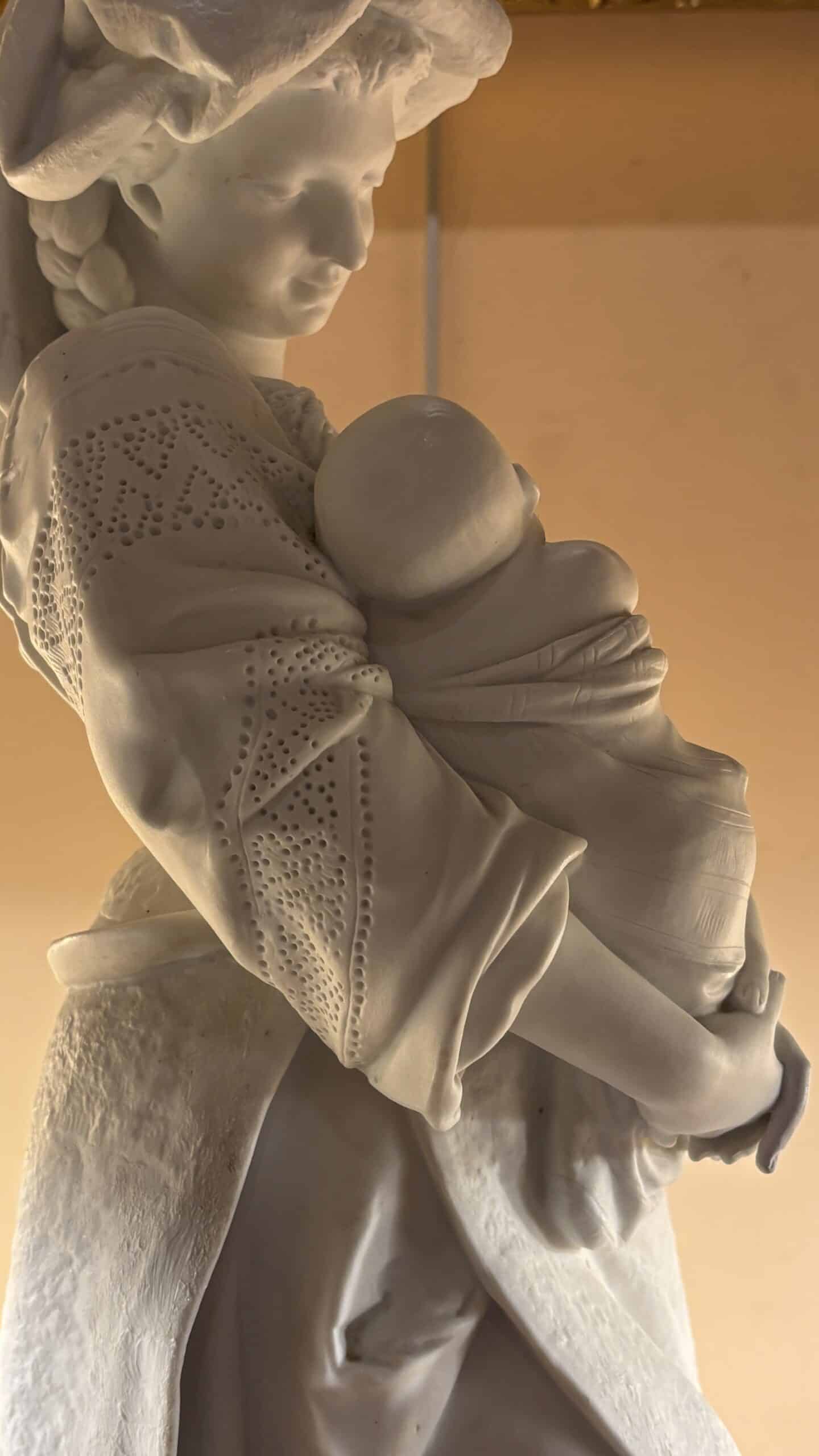 Albert Carrier-Belleuse (1824 - 1887), Sculpture en biscuit d’une femme allaitant, XIXe siècle