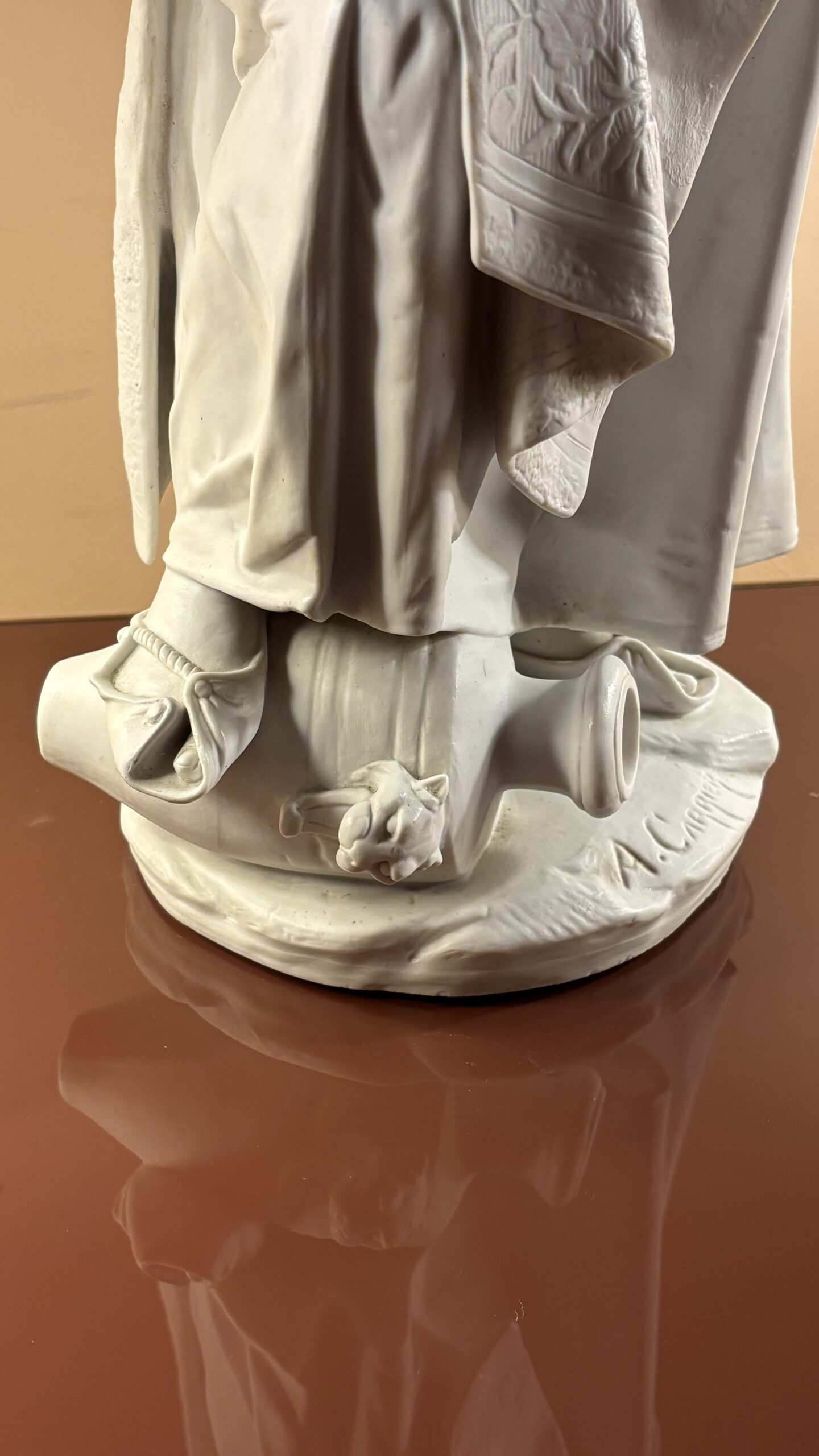 Albert Carrier-Belleuse (1824 - 1887), Sculpture en biscuit d’une femme allaitant, XIXe siècle