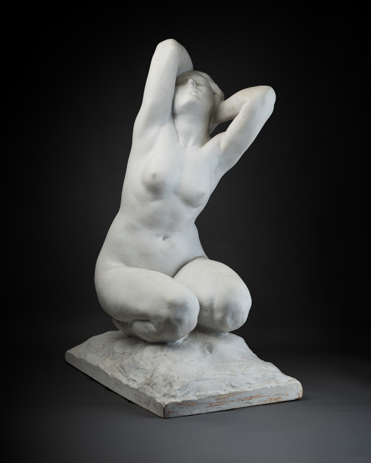 D’après Amedeo Gennarelli (1881-1943), sculpture en terre cuite peinte en blanc, époque Art Déco