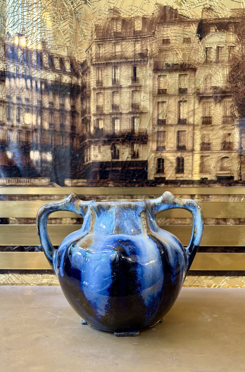 Petit vase en céramique bleue, XXe siècle