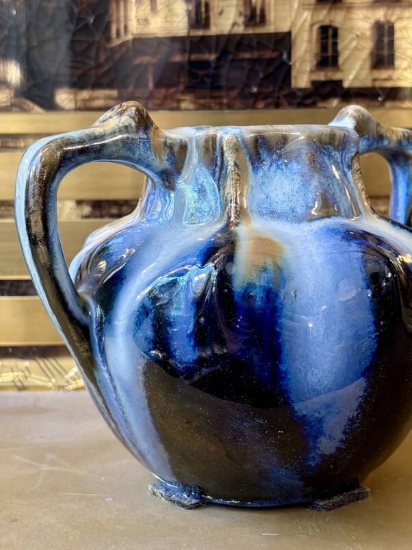 Petit vase en céramique bleue, XXe siècle