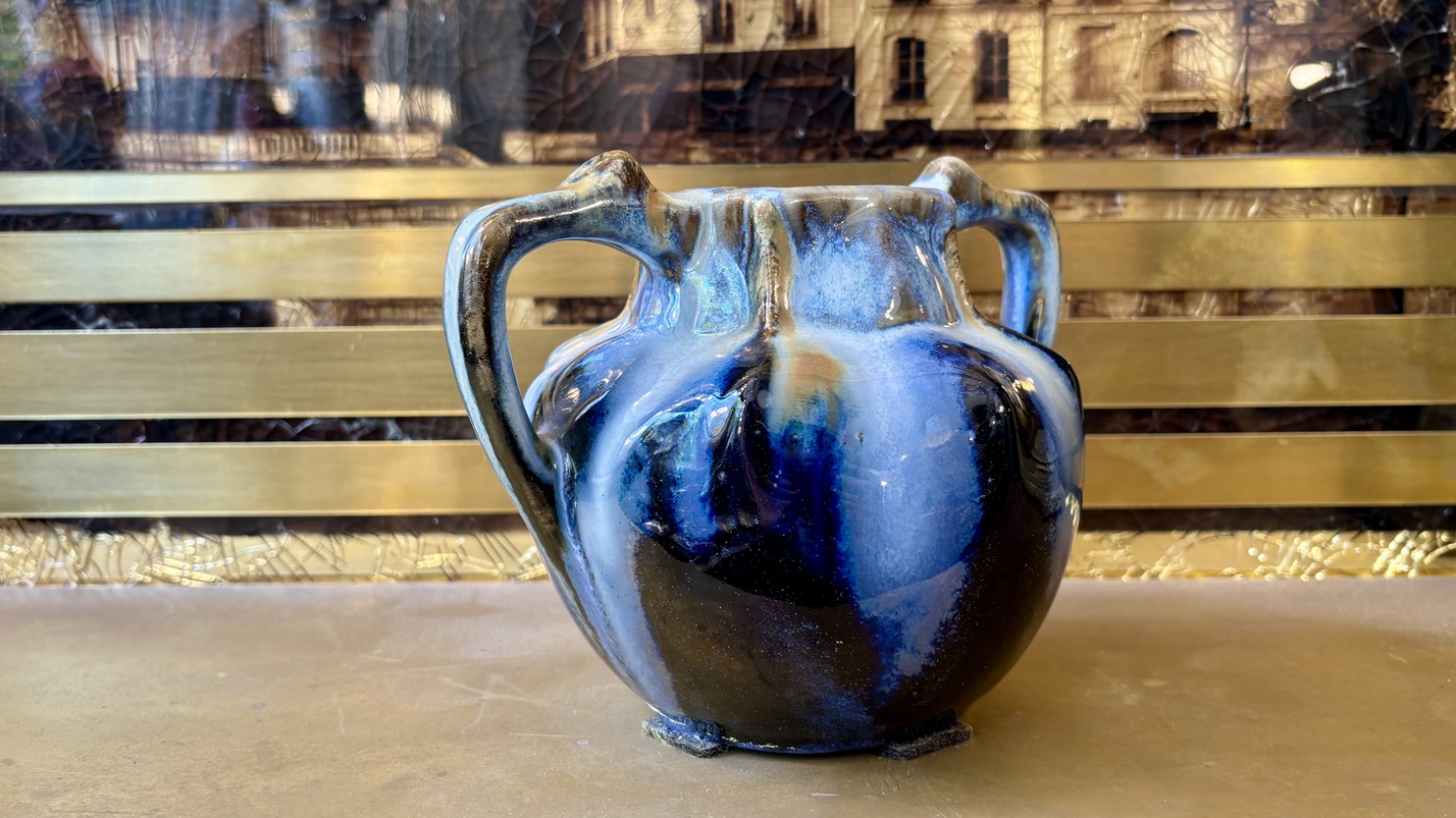 Petit vase en céramique bleue, XXe siècle