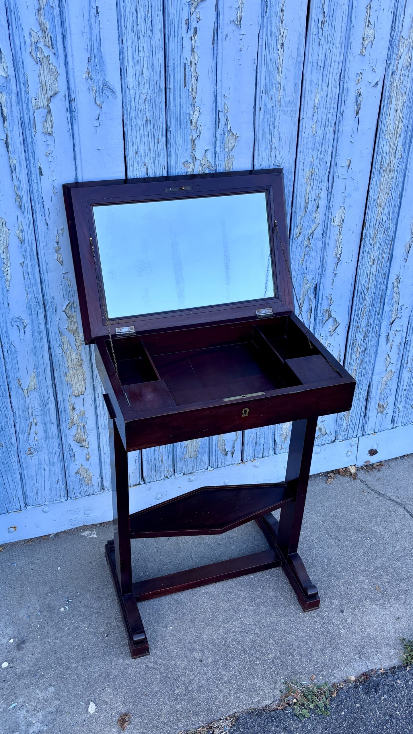 Petite coiffeuse en acajou, XIXe siècle