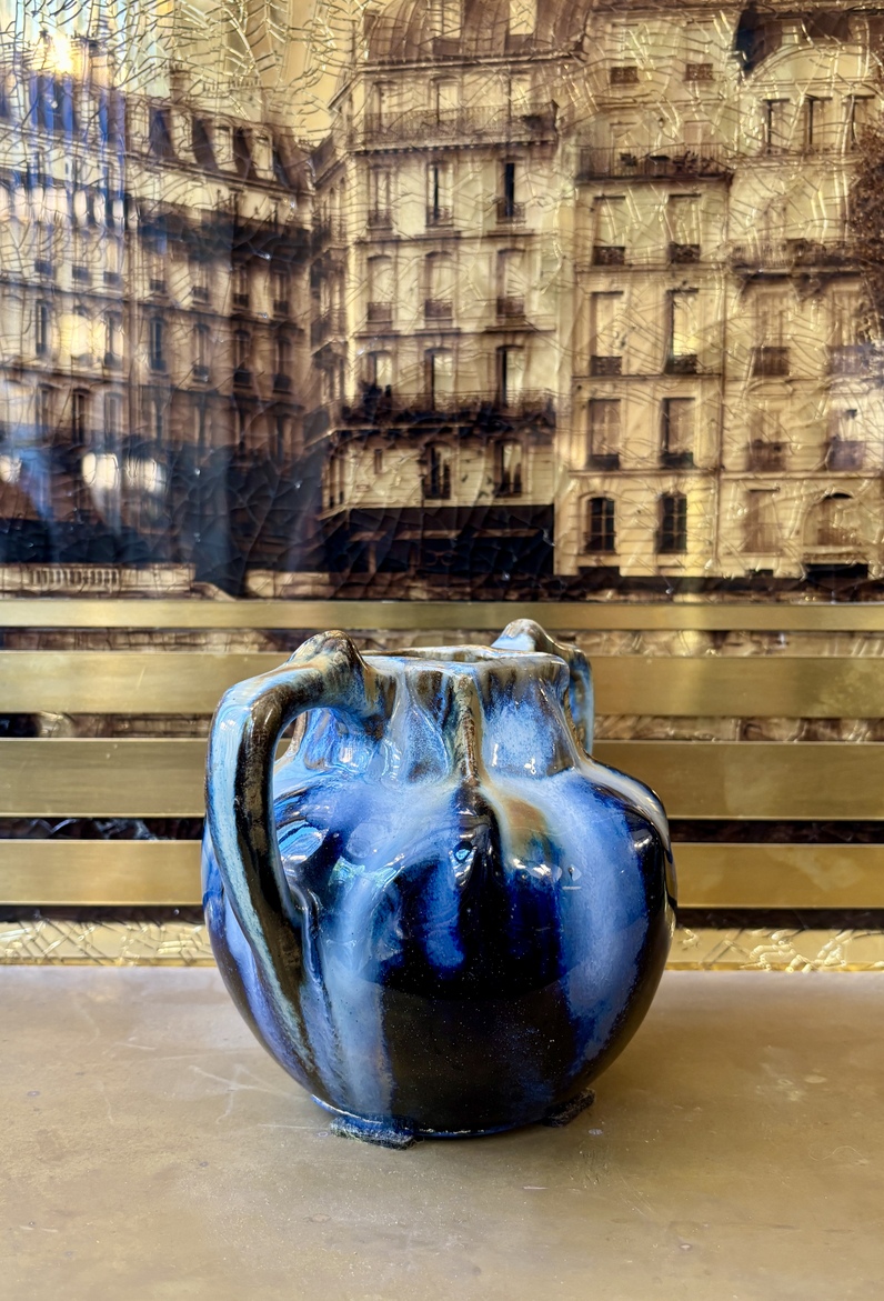 Petit vase en céramique bleue, XXe siècle
