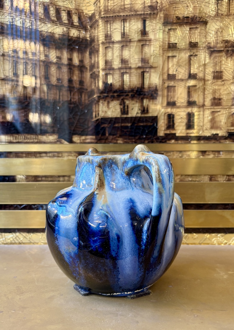 Petit vase en céramique bleue, XXe siècle