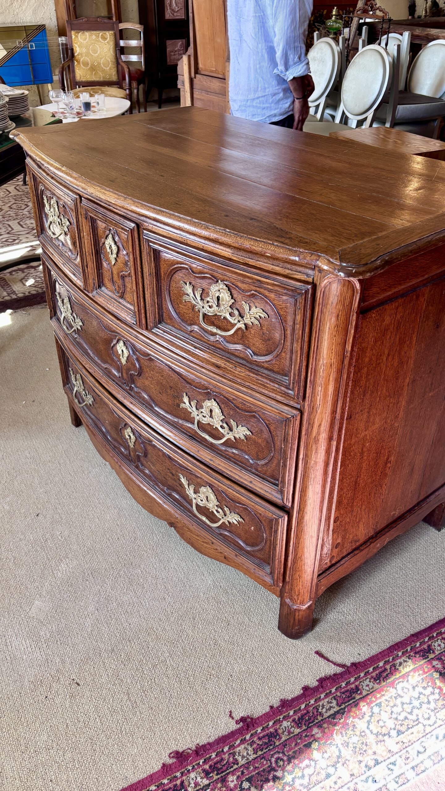 Commode en chêne, d’époque Régence (XVIIIe siècle)