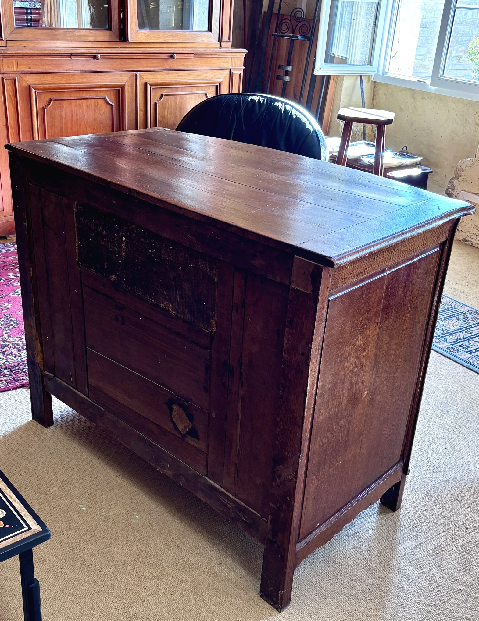 Commode en chêne, d’époque Régence (XVIIIe siècle)