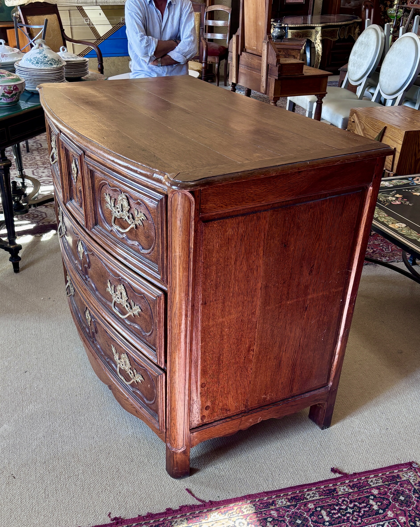 Commode en chêne, d’époque Régence (XVIIIe siècle)