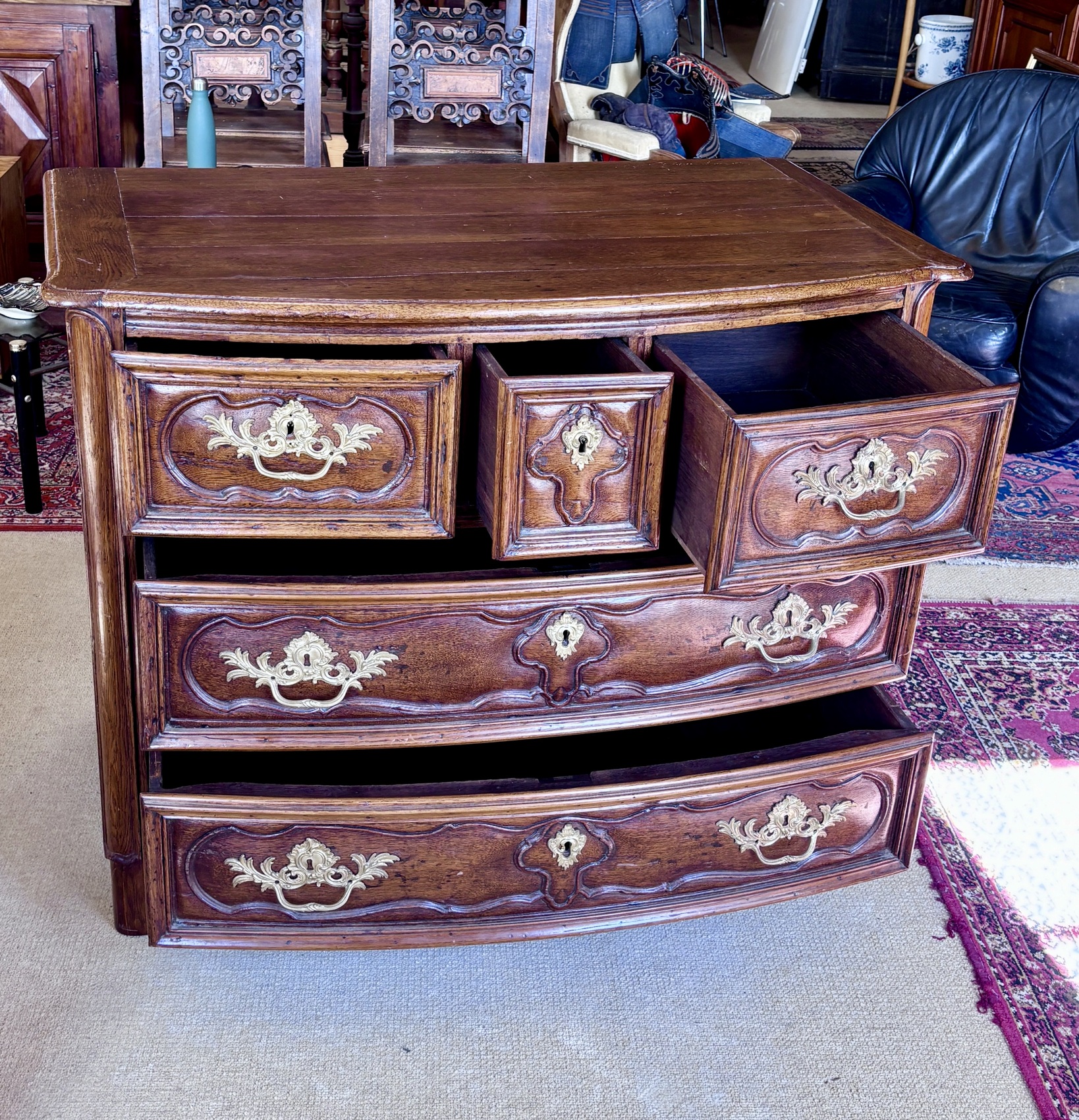 Commode en chêne, d’époque Régence (XVIIIe siècle)