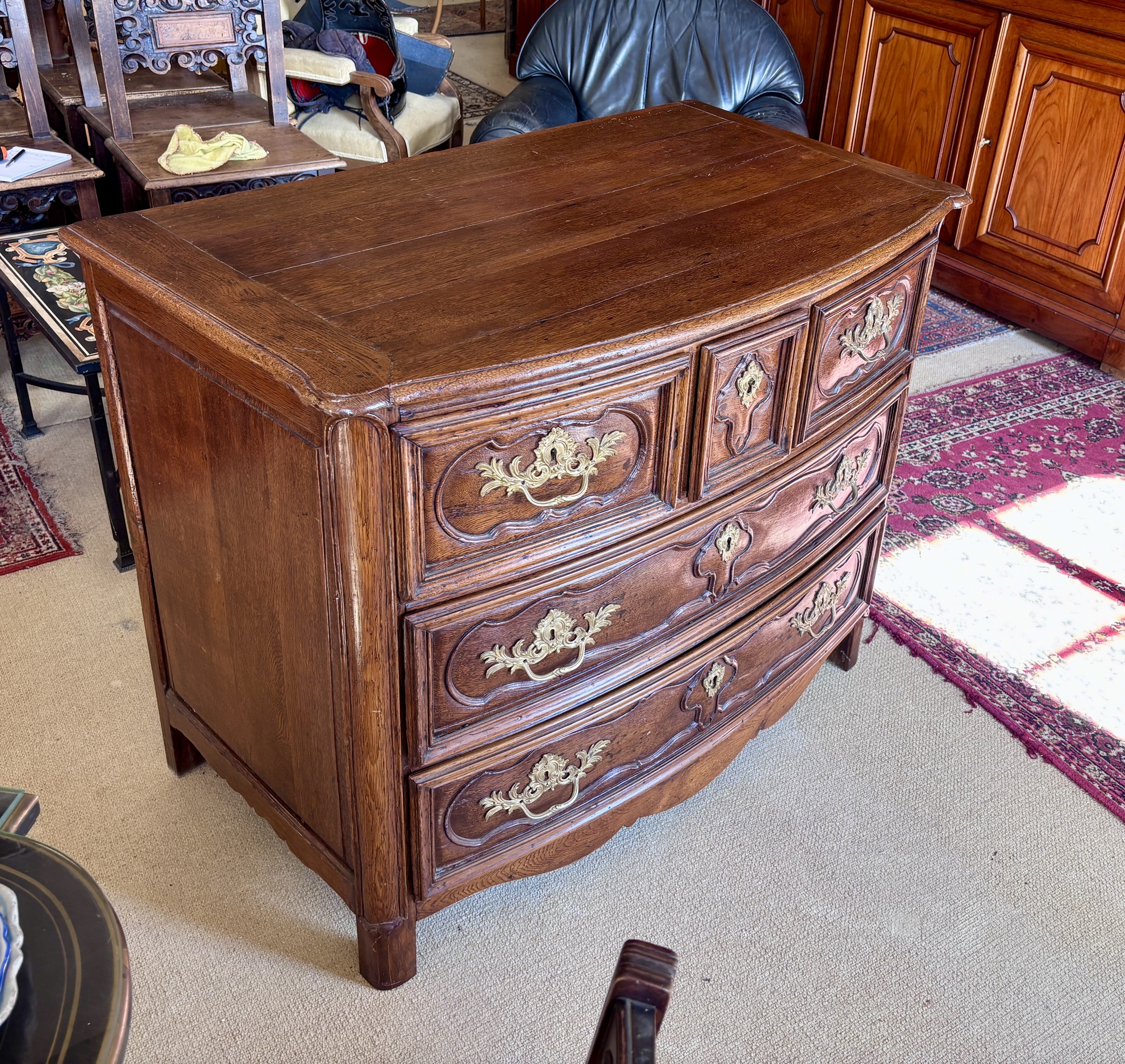 Commode en chêne, d’époque Régence (XVIIIe siècle)
