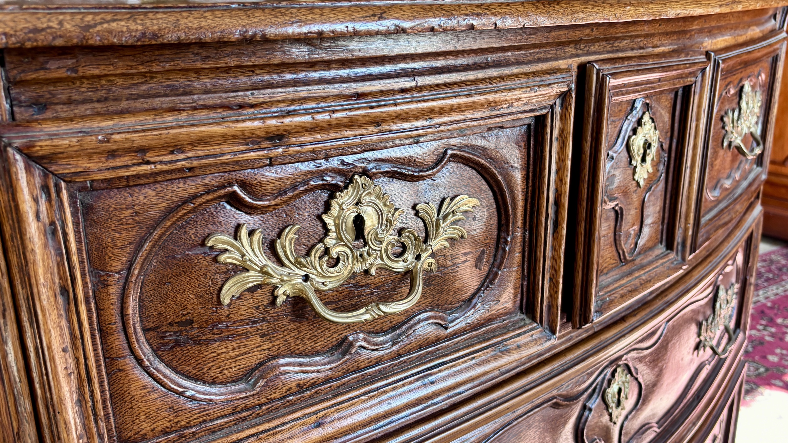 Commode en chêne, d’époque Régence (XVIIIe siècle)
